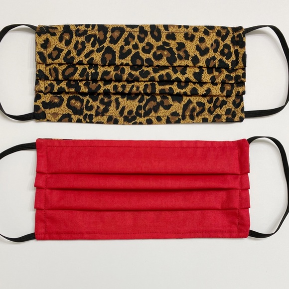 REVERSIBLE Cheetah Leopard Print Pleated Face Mask - Picture 2 of 4